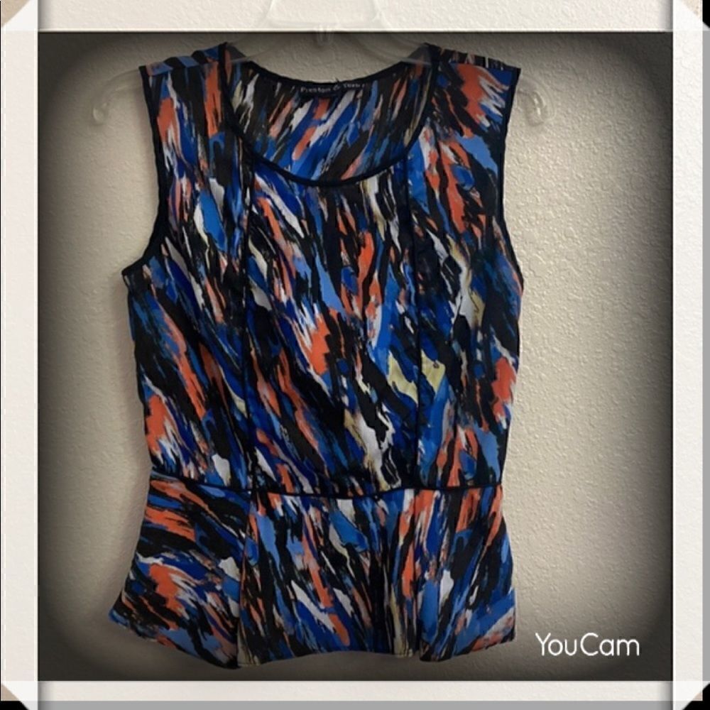 💙💙 PRESTON & YORK Sleeveless Top With A Ruffled Botton!!